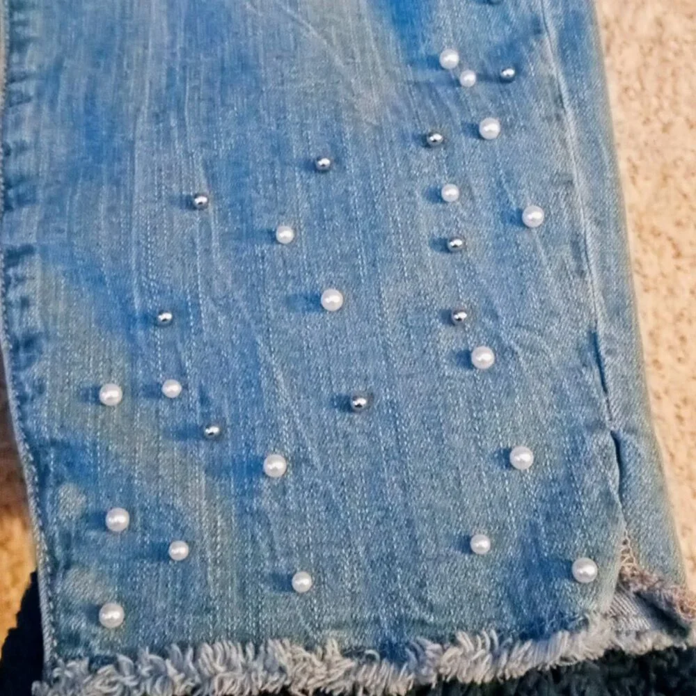 SOLD!!! - Maurices Blue Denim Capris w/Pearl & Silver Accents Women's Frayed Hem - Picture 5 of 16
